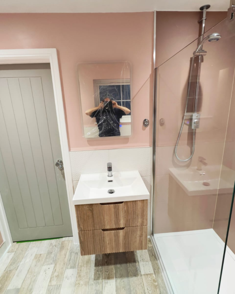 Bathroom installation in Brentwood by Phoenix B&K (photo 3)