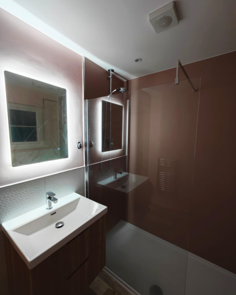 Bathroom installation in Brentwood by Phoenix B&K (photo 1)
